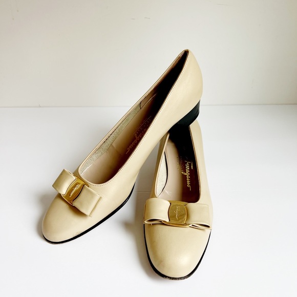 VINTAGE Salvatore Ferragamo gold vara platino calf size 9 1/2 AAA - Picture 2 of 10